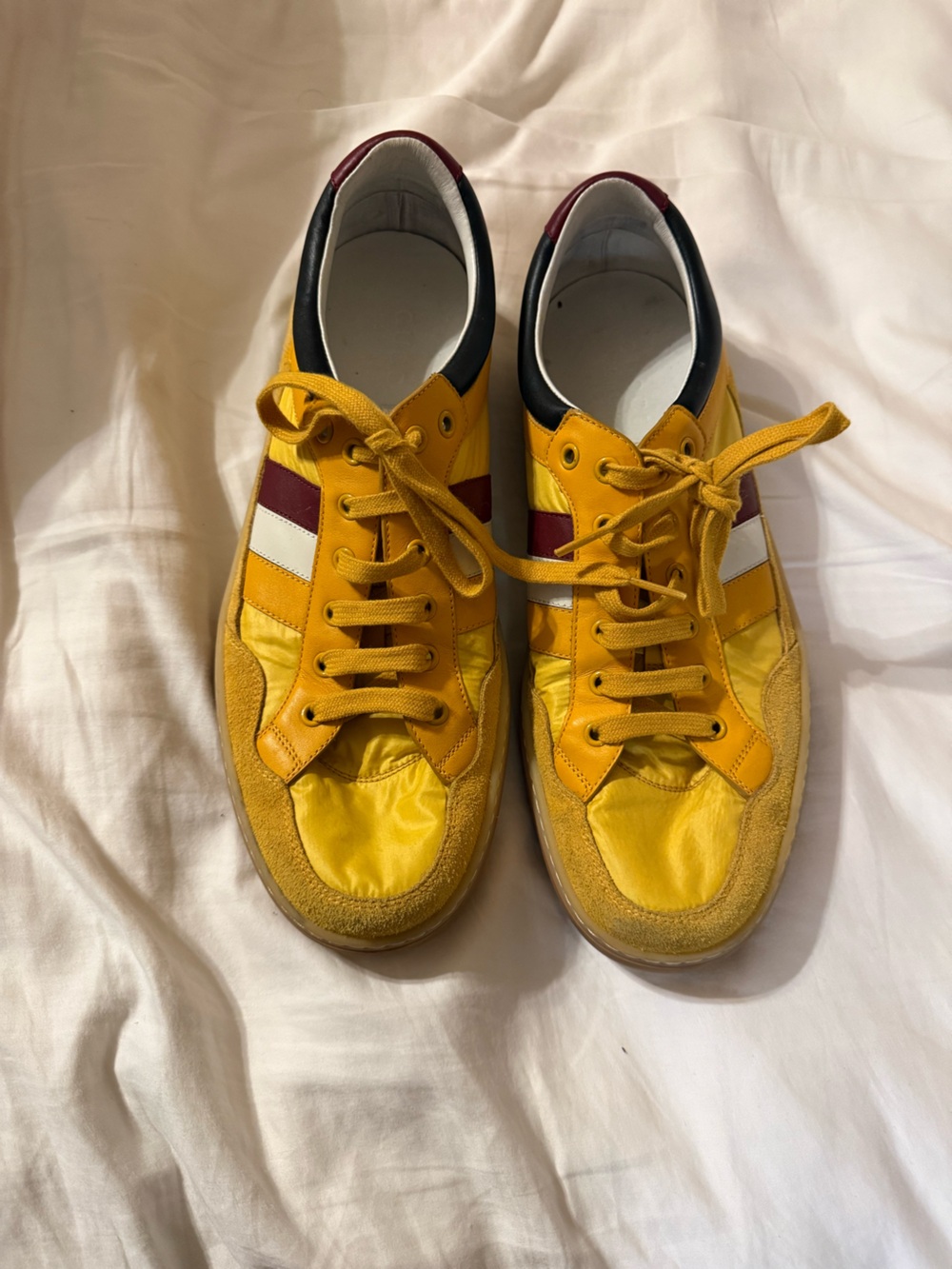 Gucci vintage men’s Yellow Lace-Up Casual Sneakers
